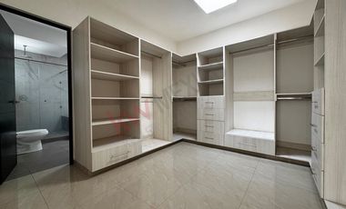 Casa en RENTA con habitación en planta baja y alberca en Residencial DIAMANTE.