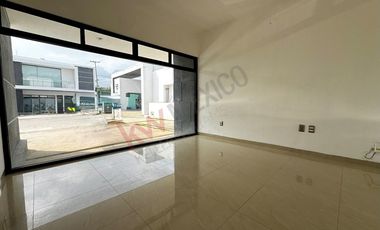 Casa en RENTA con habitación en planta baja y alberca en Residencial DIAMANTE.