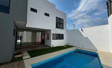 Casa en RENTA con habitación en planta baja y alberca en Residencial DIAMANTE.