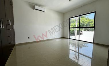 Casa en RENTA con habitación en planta baja y alberca en Residencial DIAMANTE.