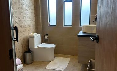 HERMOSA CASA EN VENTA, SECTOR CHALLUABAMBA