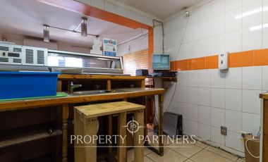 ¡OPORTUNIDAD! Nuevo precio - Casa Esquina con Local Comercial