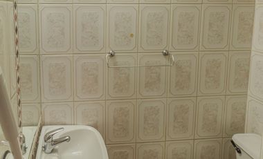 ¡OPORTUNIDAD! Nuevo precio - Casa Esquina con Local Comercial