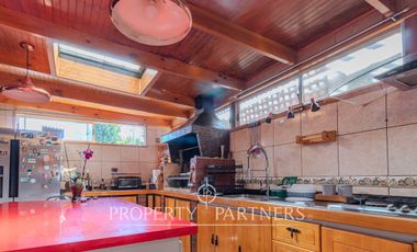 ¡OPORTUNIDAD! Nuevo precio - Casa Esquina con Local Comercial