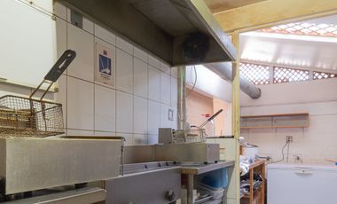 ¡OPORTUNIDAD! Nuevo precio - Casa Esquina con Local Comercial