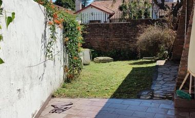 Casa en venta - 4 Dormitorios 3 Baños - Cocheras - 350Mts2 - Quilmes Oeste