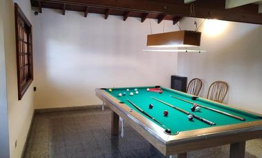 Casa en venta - 4 Dormitorios 3 Baños - Cocheras - 350Mts2 - Quilmes Oeste