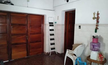 Casa en venta - 4 Dormitorios 3 Baños - Cocheras - 350Mts2 - Quilmes Oeste