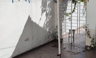 Casa en venta - 4 Dormitorios 3 Baños - Cocheras - 350Mts2 - Quilmes Oeste