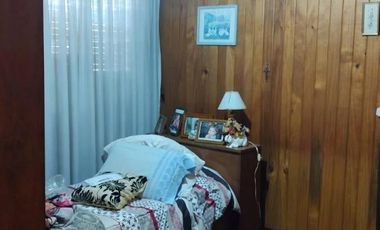 Casa en venta - 4 Dormitorios 3 Baños - Cocheras - 350Mts2 - Quilmes Oeste