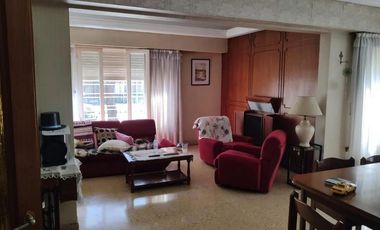 Casa en venta - 4 Dormitorios 3 Baños - Cocheras - 350Mts2 - Quilmes Oeste