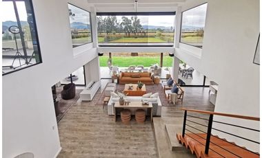 VENTA DE BELLA CASA EN EL CLUB SAN JACINTO, 1060 M2 POR $3.200'000.000