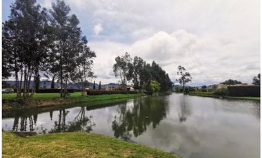 VENTA DE BELLA CASA EN EL CLUB SAN JACINTO, 1060 M2 POR $3.200'000.000