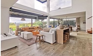 VENTA DE BELLA CASA EN EL CLUB SAN JACINTO, 1060 M2 POR $3.200'000.000