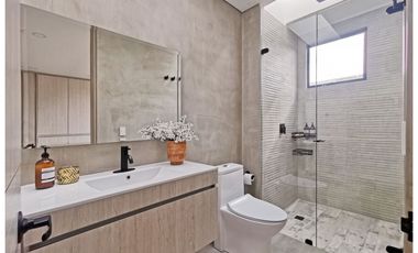 VENTA DE BELLA CASA EN EL CLUB SAN JACINTO, 1060 M2 POR $3.200'000.000