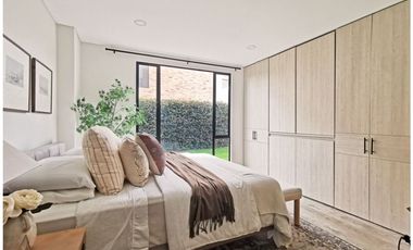 VENTA DE BELLA CASA EN EL CLUB SAN JACINTO, 1060 M2 POR $3.200'000.000