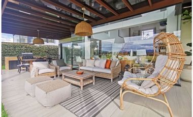 VENTA DE BELLA CASA EN EL CLUB SAN JACINTO, 1060 M2 POR $3.200'000.000