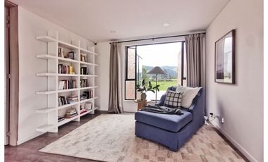 VENTA DE BELLA CASA EN EL CLUB SAN JACINTO, 1060 M2 POR $3.200'000.000