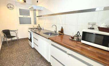 Departamento en  venta de 4 ambientes ubicado a metros del Shopping Los Gallegos. Totalmente reciclado. externo . balcon corrido