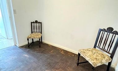 Departamento en  venta de 4 ambientes ubicado a metros del Shopping Los Gallegos. Totalmente reciclado. externo . balcon corrido