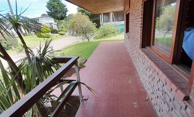 CHALET TRES DORMITORIOS FOCA 308 PINAMAR CENTRO