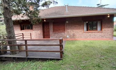 CHALET TRES DORMITORIOS FOCA 308 PINAMAR CENTRO