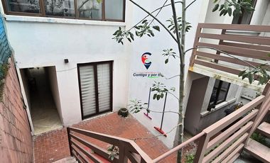 EDIFICIO - OLIVAR DEL CONDE. – EDIFICIO con 3 departamentos independientes
