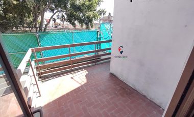 EDIFICIO - OLIVAR DEL CONDE. – EDIFICIO con 3 departamentos independientes