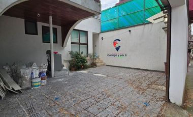 EDIFICIO - OLIVAR DEL CONDE. – EDIFICIO con 3 departamentos independientes