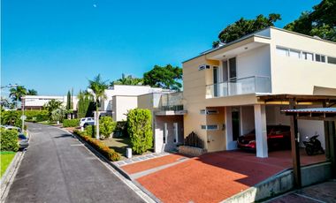 Casa condominio La Pradera Restrepo, junto a zona de reserva natural