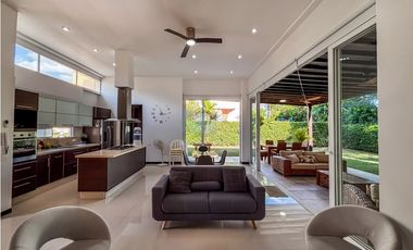 Casa condominio La Pradera Restrepo, junto a zona de reserva natural