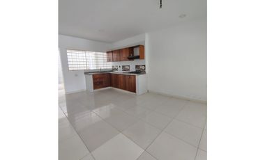 VENTA DE CASA DE TRES NIVELES EN EL B/ VILLANOVA DE MONTERIA