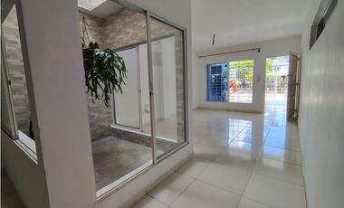 VENTA DE CASA DE TRES NIVELES EN EL B/ VILLANOVA DE MONTERIA