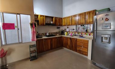 VENTA DE CASA DE TRES NIVELES EN EL B/ VILLANOVA DE MONTERIA