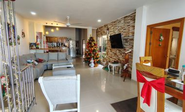 VENTA DE CASA DE TRES NIVELES EN EL B/ VILLANOVA DE MONTERIA