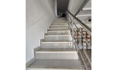 VENTA DE CASA DE TRES NIVELES EN EL B/ VILLANOVA DE MONTERIA