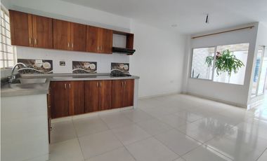 VENTA DE CASA DE TRES NIVELES EN EL B/ VILLANOVA DE MONTERIA
