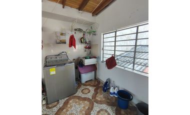 VENTA DE CASA DE TRES NIVELES EN EL B/ VILLANOVA DE MONTERIA