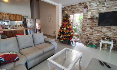 VENTA DE CASA DE TRES NIVELES EN EL B/ VILLANOVA DE MONTERIA