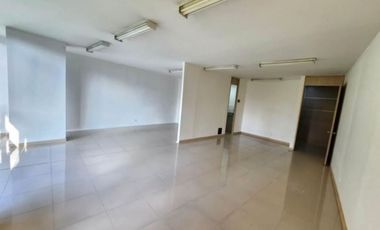 OFICINA EN ARRIENDO SECTOR CASTROPOL - POBLADO