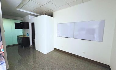 ALQUILER O VENTA DE OFICINA AMOBLADA, EN TORRE BICSA (P)