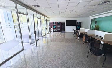 ALQUILER O VENTA DE OFICINA AMOBLADA, EN TORRE BICSA (P)