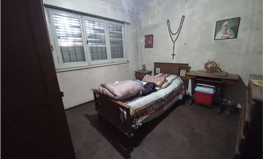 CASA CON LOCAL. SOBRE AV SEGUI
