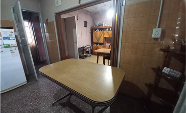CASA CON LOCAL. SOBRE AV SEGUI