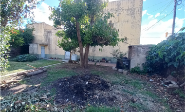 CASA CON LOCAL. SOBRE AV SEGUI