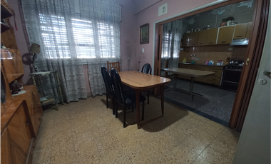 CASA CON LOCAL. SOBRE AV SEGUI