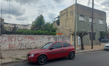 CASA CON LOCAL. SOBRE AV SEGUI