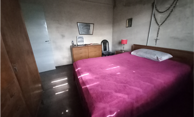 CASA CON LOCAL. SOBRE AV SEGUI