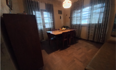 CASA CON LOCAL. SOBRE AV SEGUI