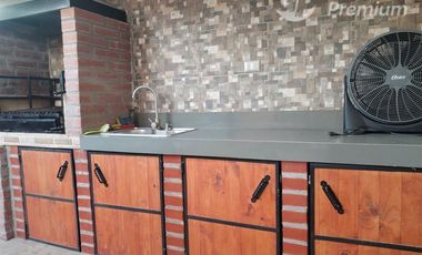 Casa en Venta en Valaquia / Av. Ecuador / Villa Parque Alameda